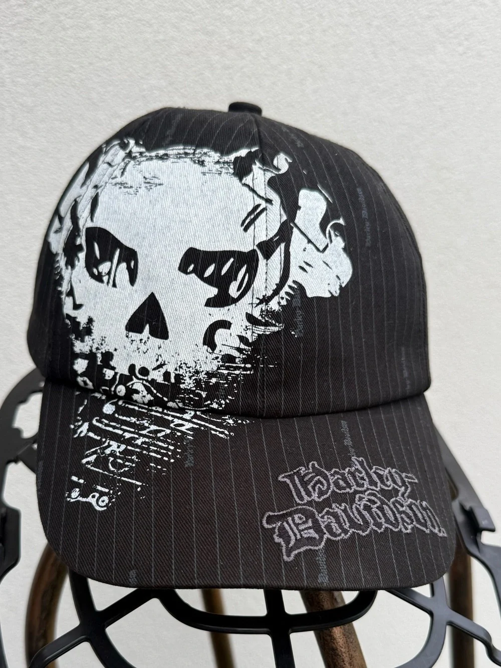 Harley-Davidson  Black White  Snapback Trucker Hat embroidered almost Vintage